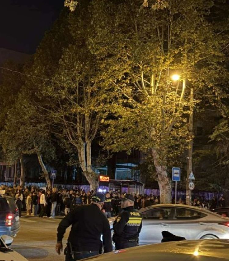 "სხვა მნიშვნელოვანი მოთხოვნა რომ გვქონდეს, რისი შემსრულებლები არიან? ფართს ვითხოვთ, სადაც მთელი სკოლა გადავა"