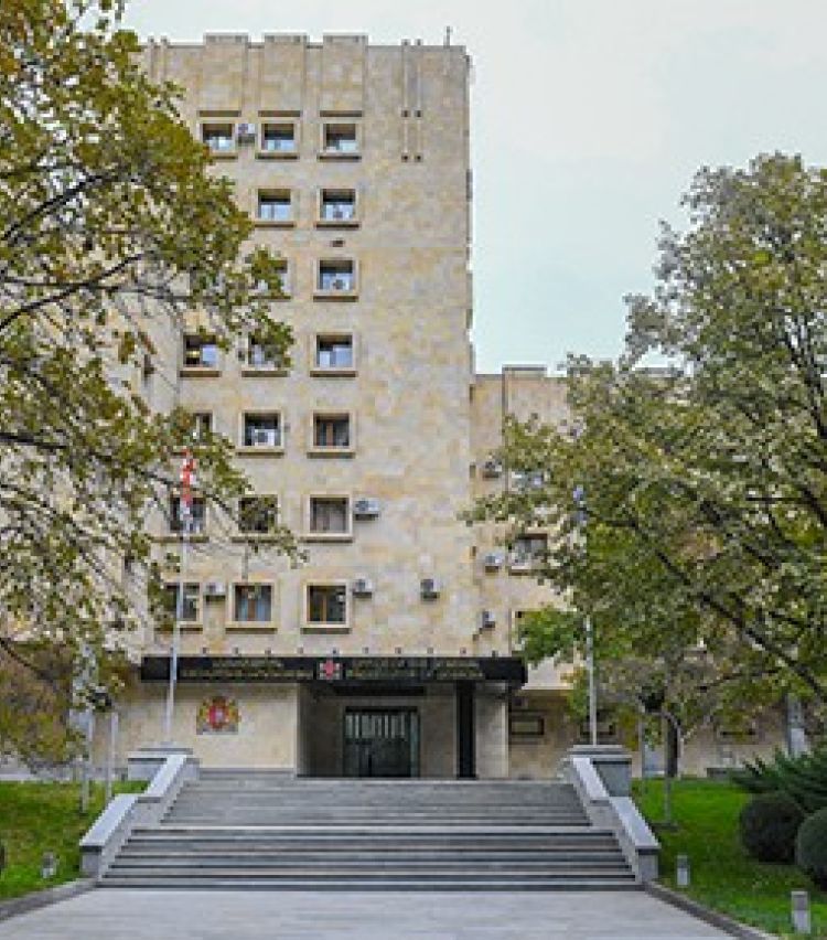 "ხარაგაულის უბნის მარელისის სამმართველოს ცვლის უფროსი ა.გ. რკინიგზის კუთვნილი ქონების ე.წ. შპალების რეალიზაციას 450 ლარის სანაცვლოდ ახდენდა"