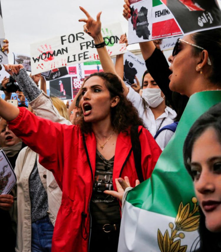 New York Times წერს, რომ ირანის ხელისუფლებამ Starlink-ის ჩასახშობად სპეციალური სამხედრო დანიშნულების ელექტრონული აღჭურვილობა გამოიყენა