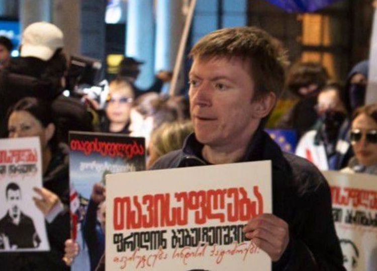 გზის გადაკეტვის ბრალდებით დაკავებულ ბაჩო კუციას 14-დღიანი პატიმრობა შეეფარდა