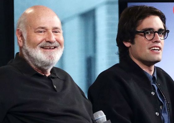 ამერიკული  მედიის ცნობით, რეჟისორ რობ რაინერისა და მისი ცოლის მკვლელობისთვის ბრალი მათ შვილს, ნიკ რაინერს, წარუდგინეს