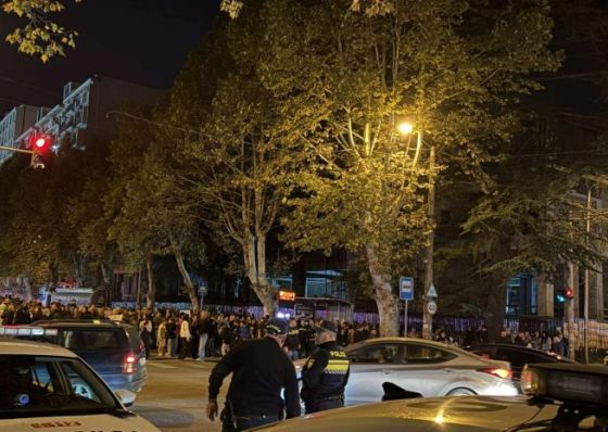 "სხვა მნიშვნელოვანი მოთხოვნა რომ გვქონდეს, რისი შემსრულებლები არიან? ფართს ვითხოვთ, სადაც მთელი სკოლა გადავა"