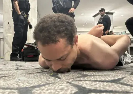 31 წლის კალიფორნიელ კოულ ტომას ალენს ბრალი სამი მუხლით წარედგინა