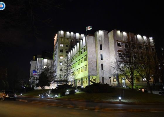 "ოთხივე პირს ბრალდება, საქართველოს სისხლის სამართლის კოდექსის 126-ე მუხლის პირველი პრიმა ნაწილის ,,ბ’’ და ,,გ’’ ქვეპუნქტებით წარედგინათ"