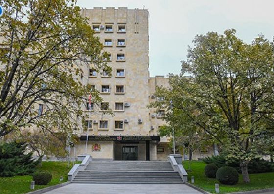 "ხარაგაულის უბნის მარელისის სამმართველოს ცვლის უფროსი ა.გ. რკინიგზის კუთვნილი ქონების ე.წ. შპალების რეალიზაციას 450 ლარის სანაცვლოდ ახდენდა"