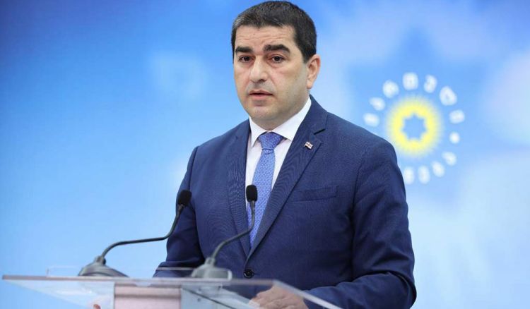 "ამ ეტაპზე მათი აკრძალვის აუცილებლობა არ იკვეთება" - პაპუაშვილი "დროაზე", "გირჩი მეტი თავისუფლებაზე", "სტრატეგია აღმაშენებელზე" და "ფედერალისტებზე"
