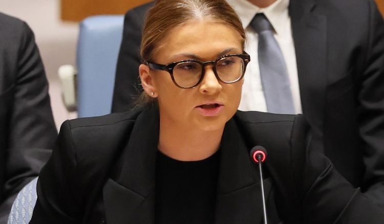 "ჩვენი მიწა არ იყიდება. უკრაინა არ დათანხმდება თავდაცვის უფლების ან ჩვენი შეიარაღებული ძალების... შეზღუდვას"