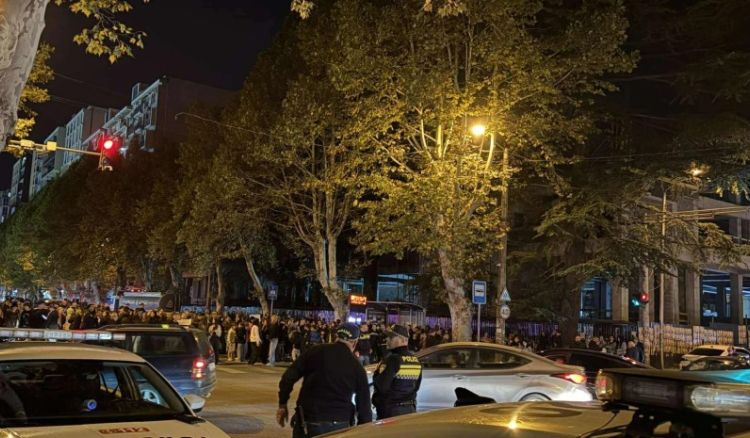 "სხვა მნიშვნელოვანი მოთხოვნა რომ გვქონდეს, რისი შემსრულებლები არიან? ფართს ვითხოვთ, სადაც მთელი სკოლა გადავა"