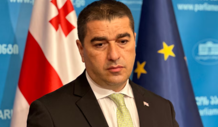 "უკრაინის ხელისუფლებას დღეს ორი რთული არჩევანის გაკეთება უწევს, რაც სინამდვილეში არჩევანიც არ არის"