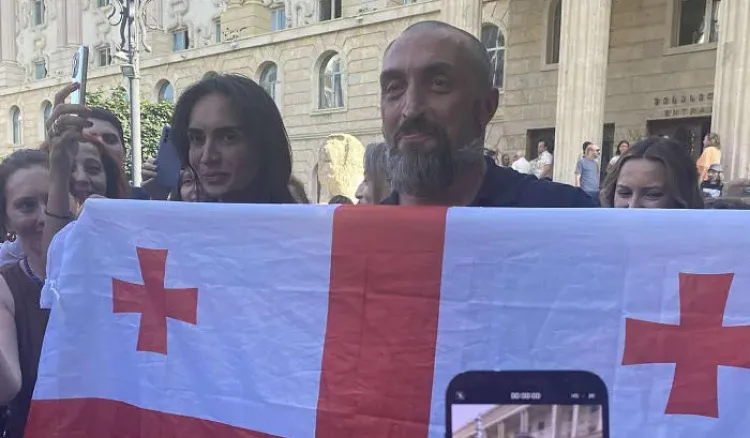 გიორგი ახობაძე აცხადებს, რომ თავს დაესხნენ და ფიზიკურად გაუსწორდნენ