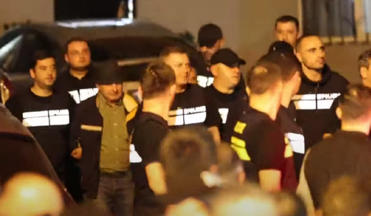 ადვოკატი: მოვინახულეთ ექიმი გიორგი ჩახუნაშვილი. ის თავს კარგად გრძნობს. დაკავების საფუძვლები არ იცის.