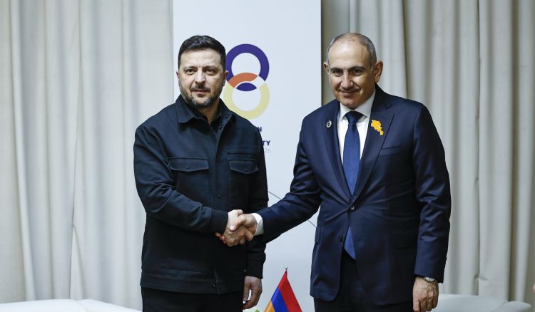"ორმა უტვინო რუსოფობმა, რომელიც რუსულად შესანიშნავად საუბრობს, თავიანთი არასრულფასოვნების გამო ერთმანეთთან ცუდი ინგლისურით ისაუბრა"