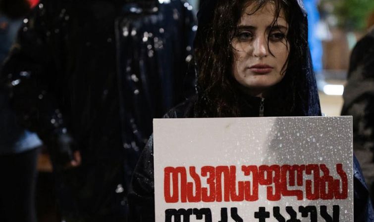 გზის გადაკეტვის ბრალდებით დაკავებულ თამარ თოთლაძეს 6-დღიანი პატიმრობა მიუსაჯეს