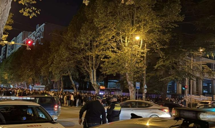 "სხვა მნიშვნელოვანი მოთხოვნა რომ გვქონდეს, რისი შემსრულებლები არიან? ფართს ვითხოვთ, სადაც მთელი სკოლა გადავა"