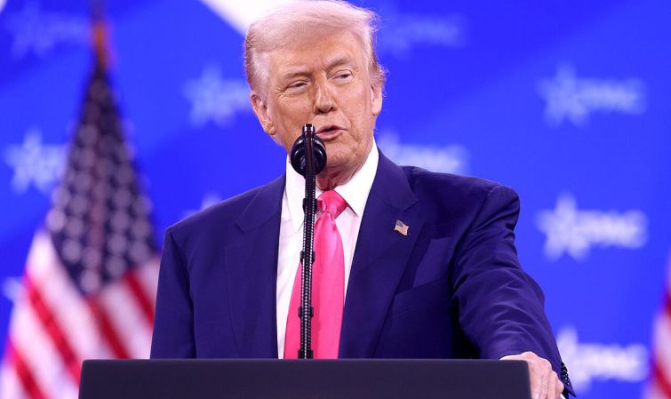 "ამ დროისთვის, ირანისკენ ბევრი ჩვენი ძალიან დიდი, ძალიან ძლიერი გემი მიცურავს"